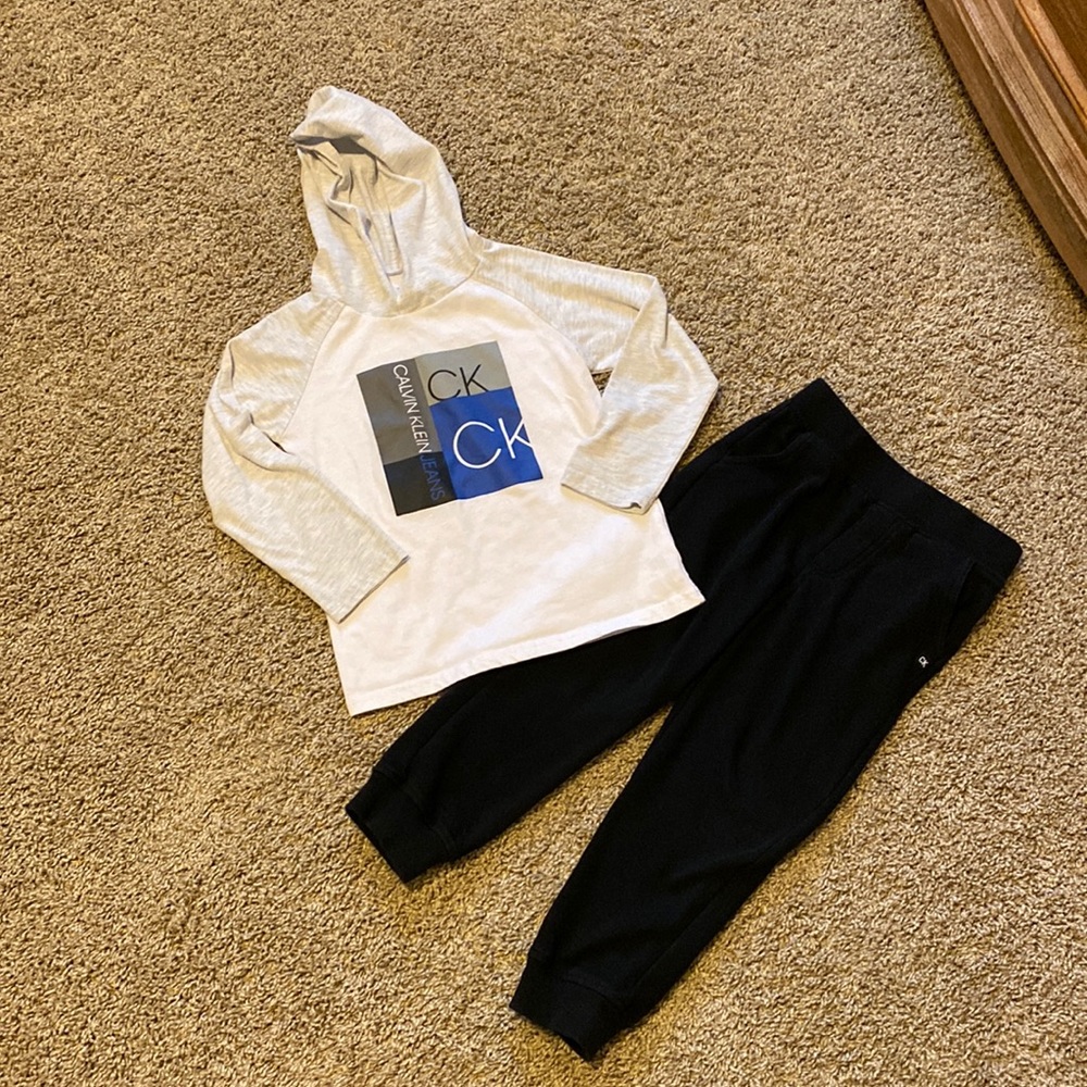 Calvin Klein set EUC no rips or stains